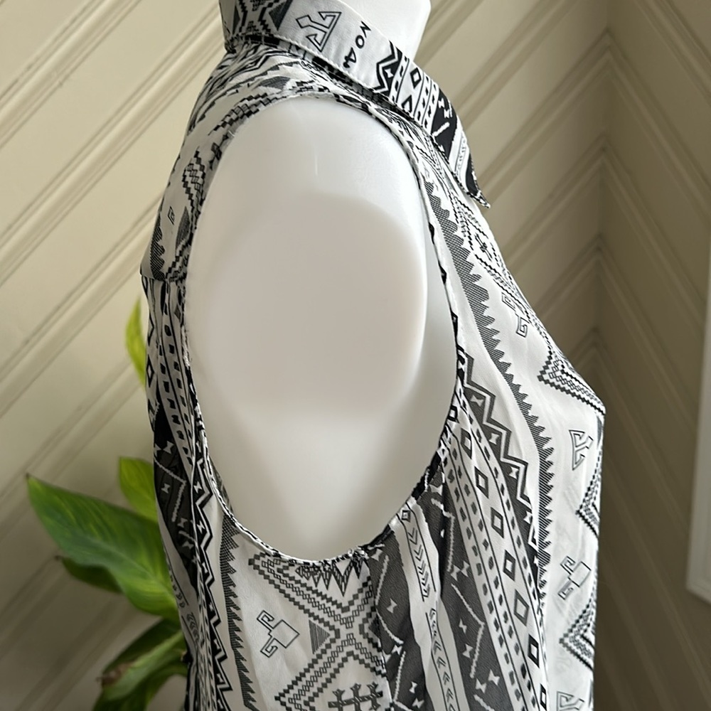 Tribal Print Sleeveless Tank Size Large - Picture 5 of 8